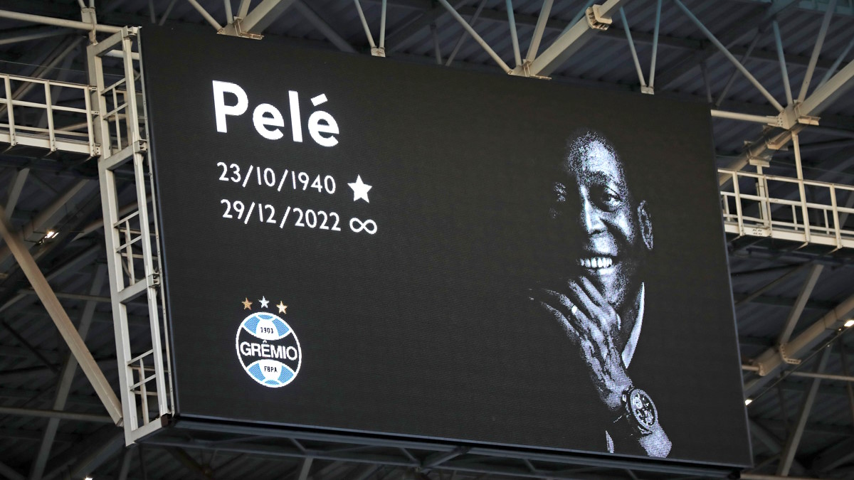 Фотография Пеле на табло стадиона