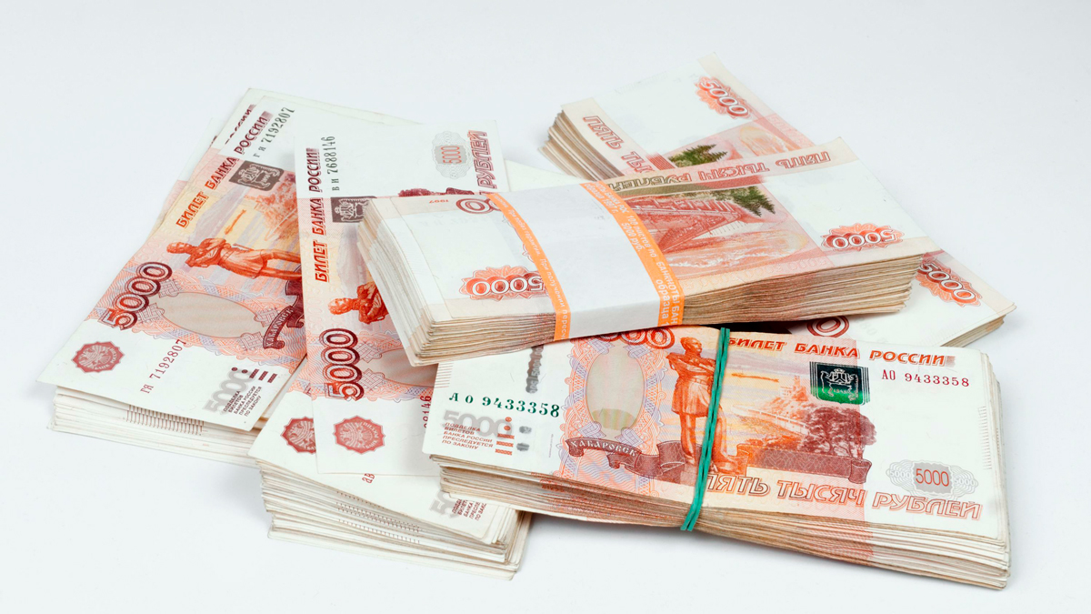 Много банкнот номиналом 5000 рублей