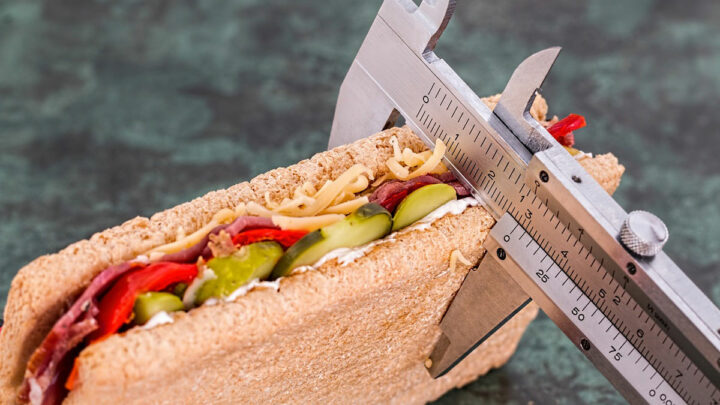 Диета. Измерение бутерброда штангенциркулем.