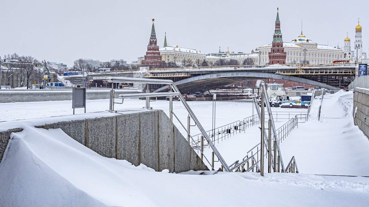 Сугробы в Москве