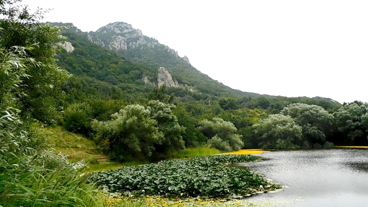 Монастырское озеро у горы Машук
