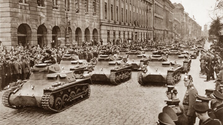 Немецкие танки на улицах Европы