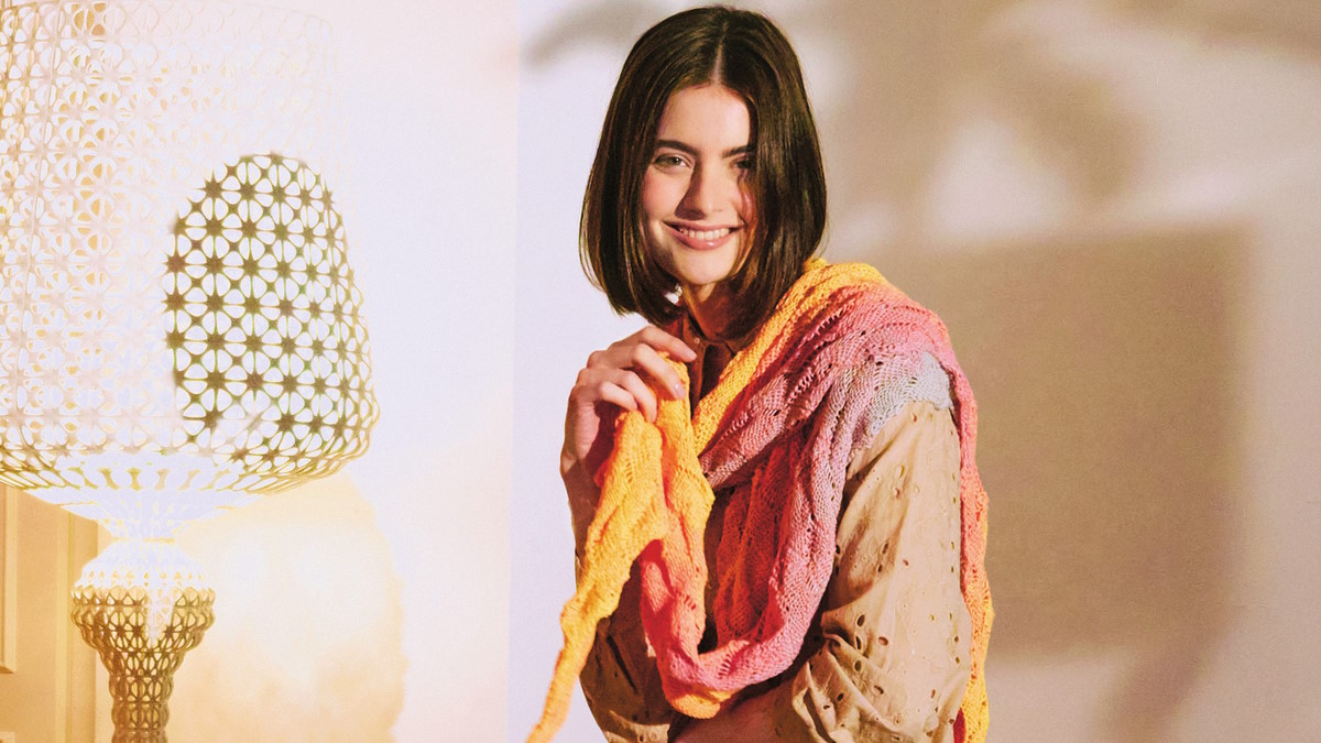 Девушка в вязаном платке