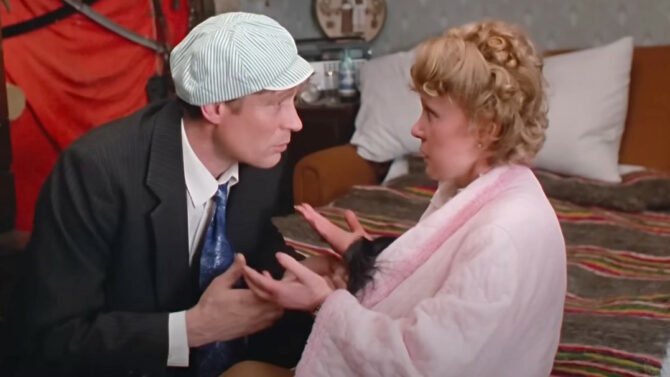 Кадр из фильма «Любовь и голуби», 1984г.
