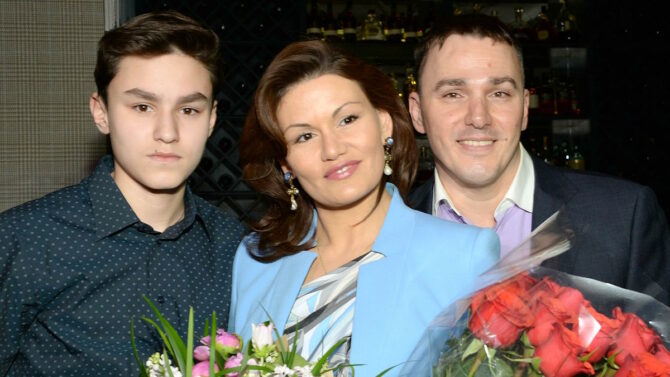 Кирилл Андреев с женой Лолитой и сыном