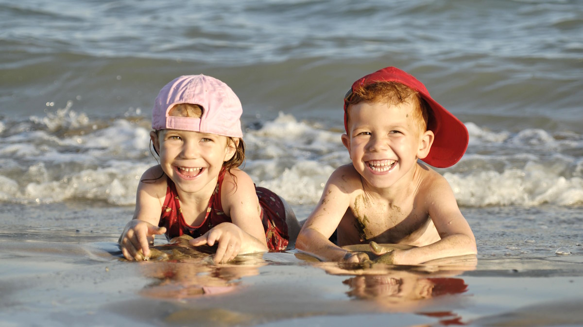 Дети на пляже