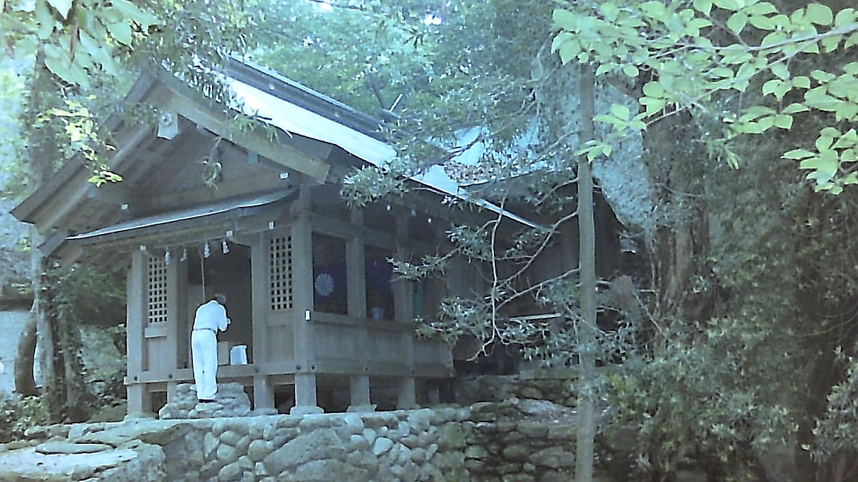Храм Окицу-гу на острове Окиносима в Японии