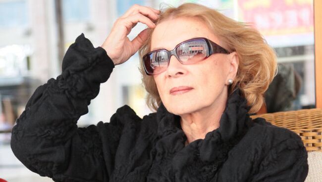 Алла Демидова
