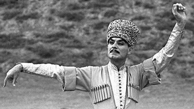 Махмуд Эсамбаев